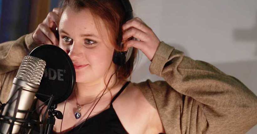 singling-lessons-dublin signing lessons learn to sing girl recording microphone studio lessons
